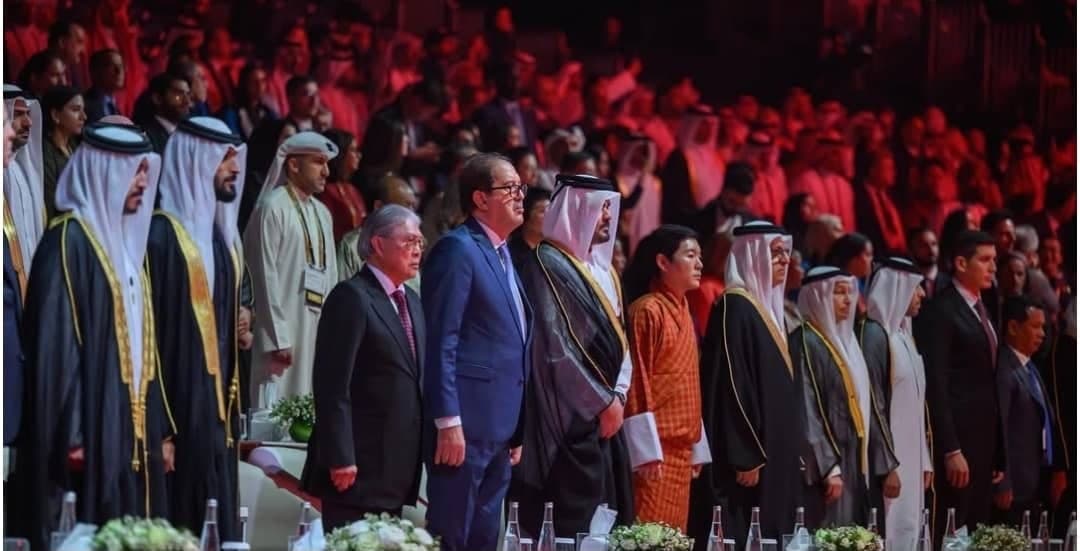 Mustapha Berraf aux côtés de dirigeants olympiques internationaux — unité olympique à travers les continents